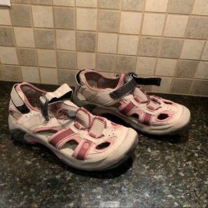 Teva hiking shoes - Size 8